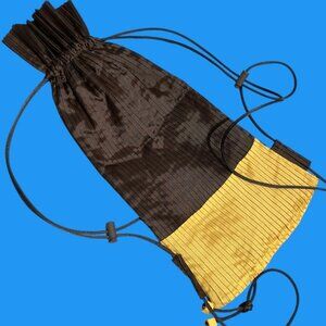 Issey Miyake me NEW Drawstring Bag Backpack Unisex Fashion Bag Brown Issey Miyake dark brown drawstring backpack with fine  main image 4